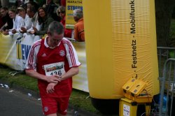 Marathon im FC Bayern Trikot beim 1. Oldenburger Jubiläumsmarathon 2008